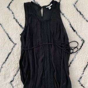 Sleeveless maternity top